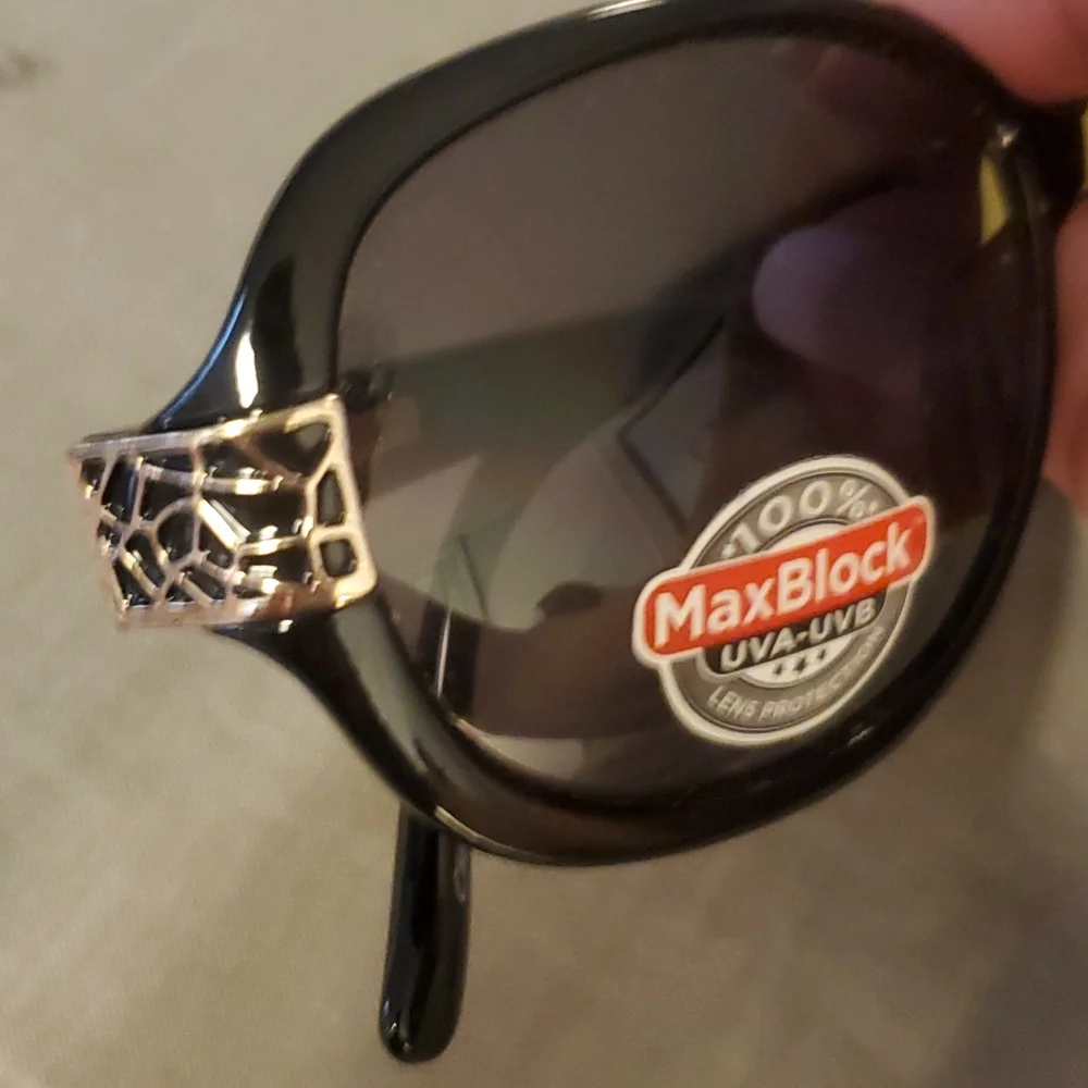 Foster Grant Sunnies - Picture 5 of 6